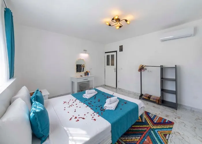 Villa Very Cute Detached In Uezuemlue Village Of Kas *