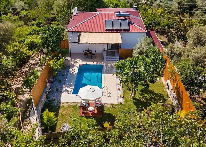 Villa Very Cute Detached In Uezuemlue Village Of Kas *