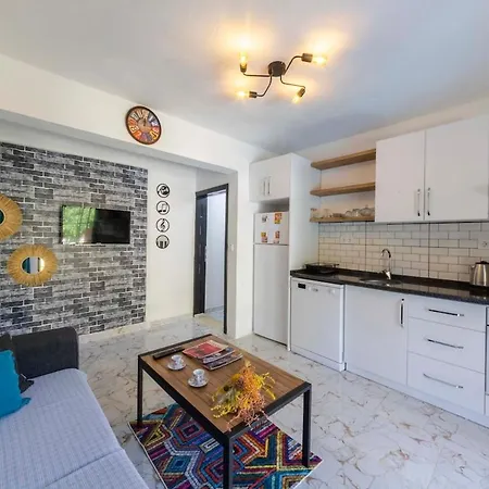빌라 Very Cute Detached In Uezuemlue Village Of Kas Caykoy