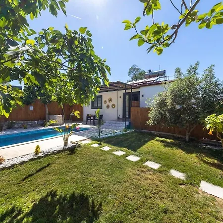 Very Cute Detached In Uezuemlue Village Of Kas 빌라 *